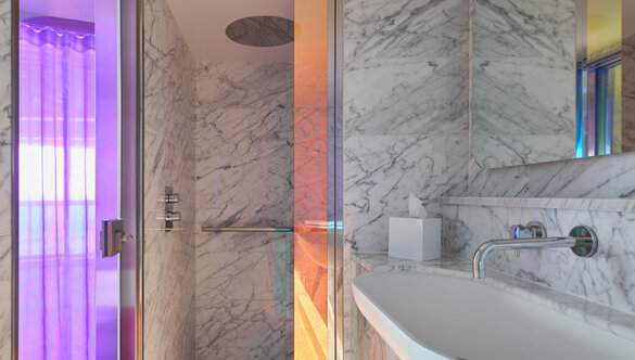Virgin Voyages Brilliant Lady Cheeky Corner-Suite Bathroom ©Virgin Voyages.jpg